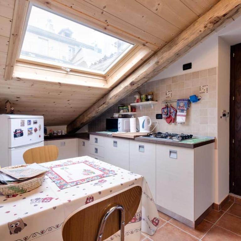 Wonderful attic in city centre - One-Bedroom Apartment - 5