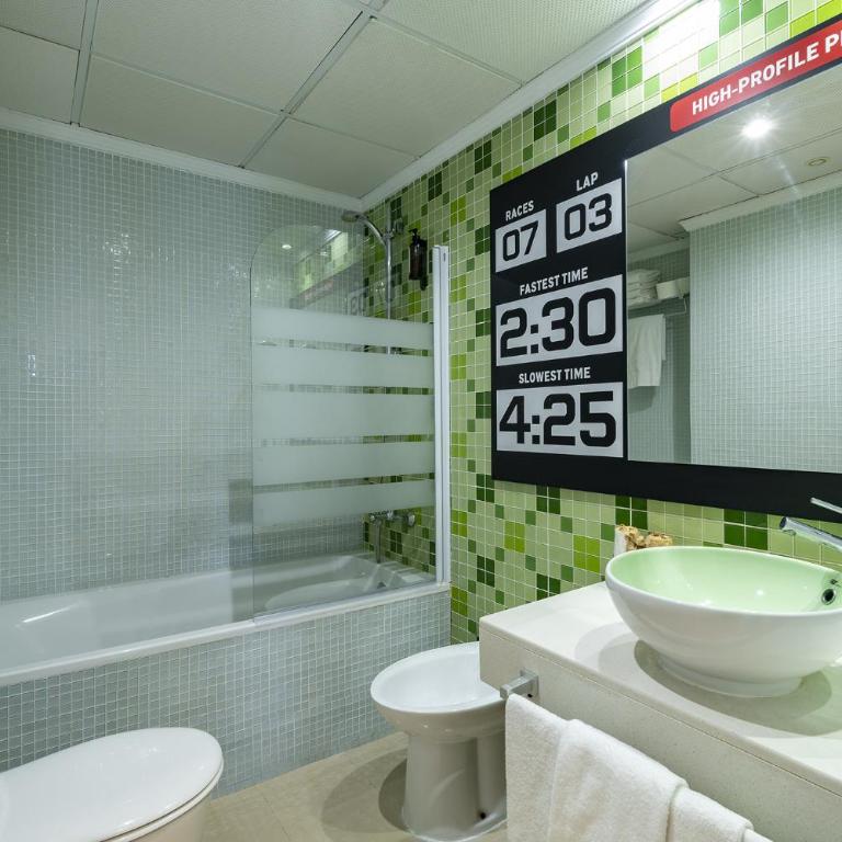 Hotel Magic Sports 4 - Match Point Quadruple Room - Tennis - 5