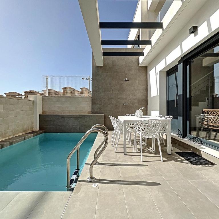 Villa Hestia - Three-Bedroom House - 2