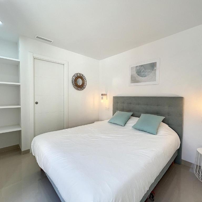 Villa Hestia - Three-Bedroom House - 14