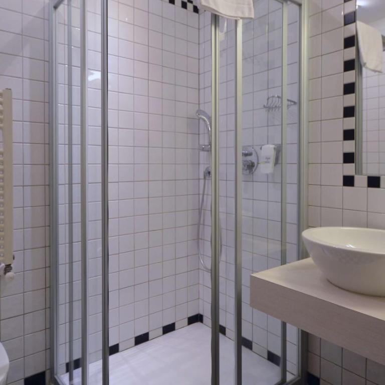 Best Western Hotel Crimea - Standard Queen Room - 1