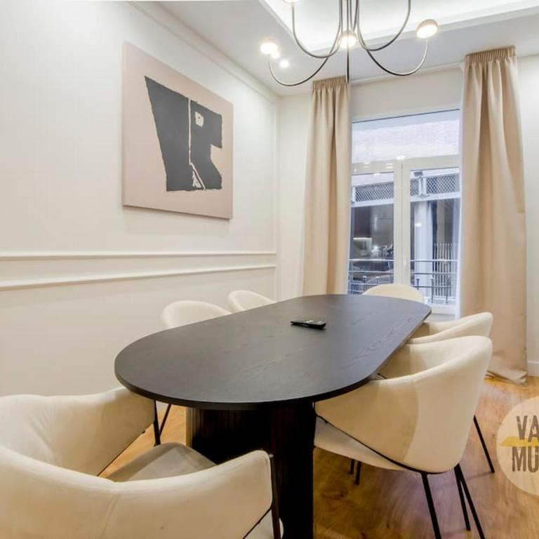 Lujoso Apartamento para 4 personas en la Gran Vía - Two-Bedroom Apartment - 14