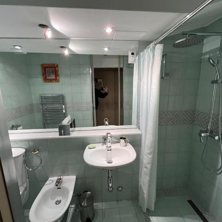 Bel appartement deux chambres à coucher Etrier - Two-Bedroom Apartment - 6