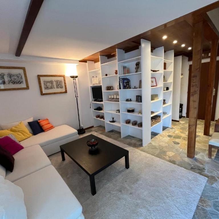 Bel appartement deux chambres à coucher Etrier - Two-Bedroom Apartment - 12