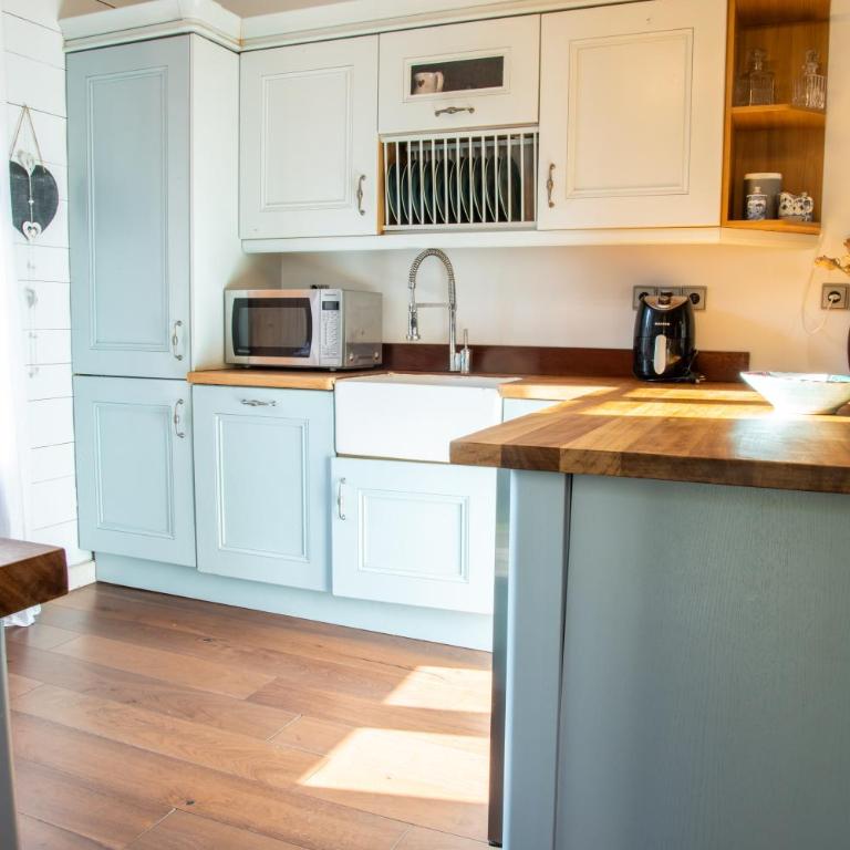 Heart of Chamonix Lovely and cosy 2 bedrooms, terrace, parking - Two-Bedroom Apartment - 15