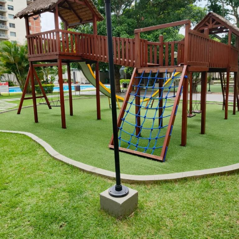 Hermoso departamento 91 MT2, PISCINA GRANDE y lindas áreas comunes - Apartamento de 2 dormitorios - 3