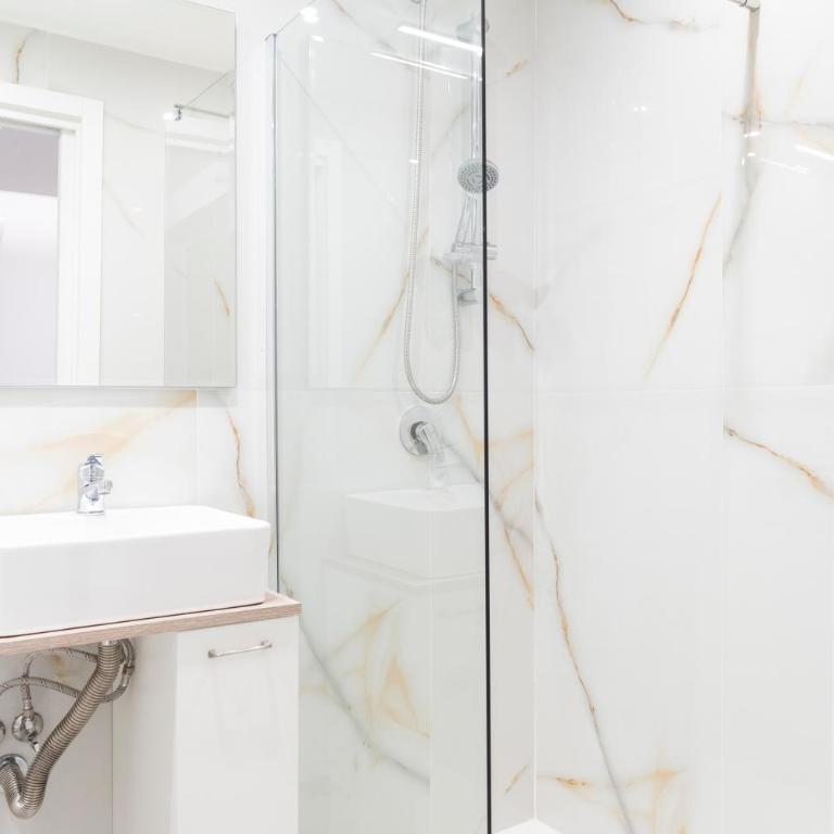 La Corte Guest House - Double Room with Private Bathroom - 13