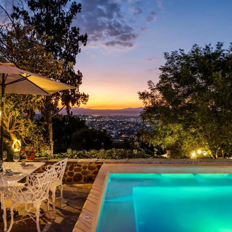 Casa Pedro Vargas, 6BR Estate with Hot Tub & Modern Comforts - Villa - 1