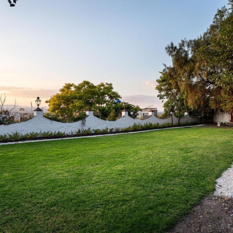 Casa Pedro Vargas, 6BR Estate with Hot Tub & Modern Comforts - Villa - 58