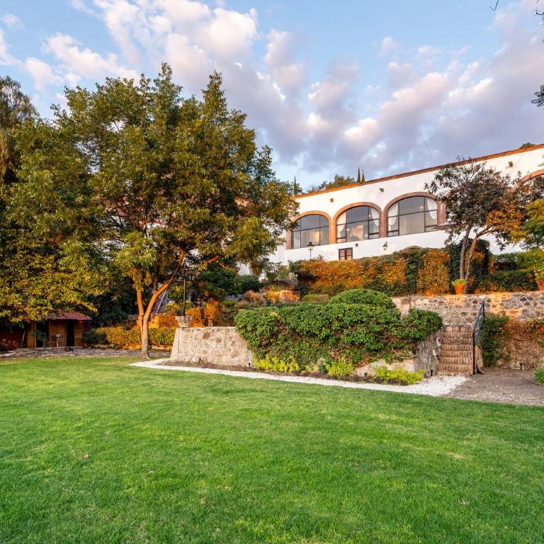 Casa Pedro Vargas, 6BR Estate with Hot Tub & Modern Comforts - Villa - 57