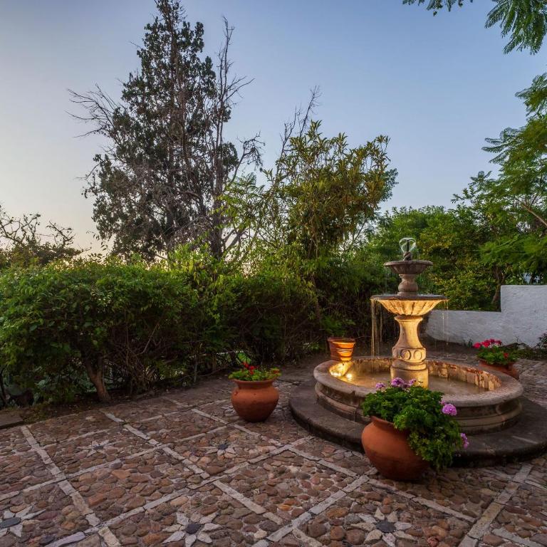 Casa Pedro Vargas, 6BR Estate with Hot Tub & Modern Comforts - Villa - 61