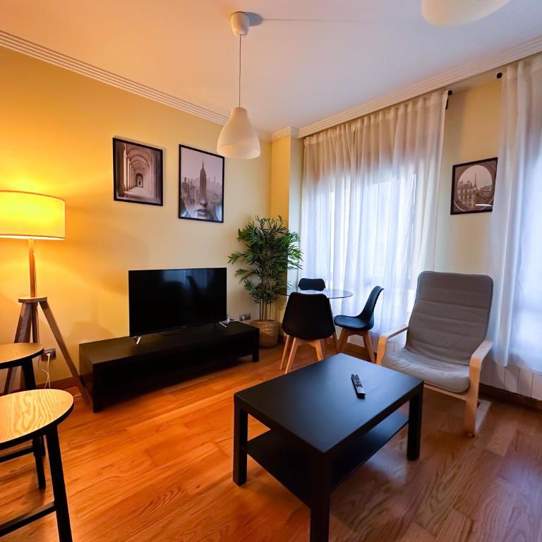Apartamento con garaje, céntrico y luminoso - Apartamento de 1 dormitorio - 1