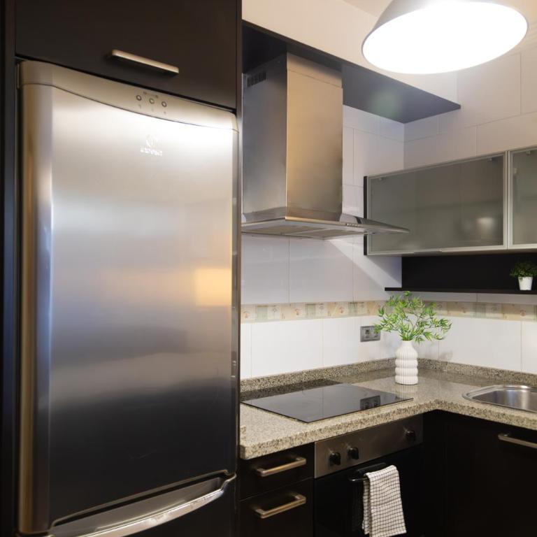 Apartamento con garaje, céntrico y luminoso - Apartamento de 1 dormitorio - 20