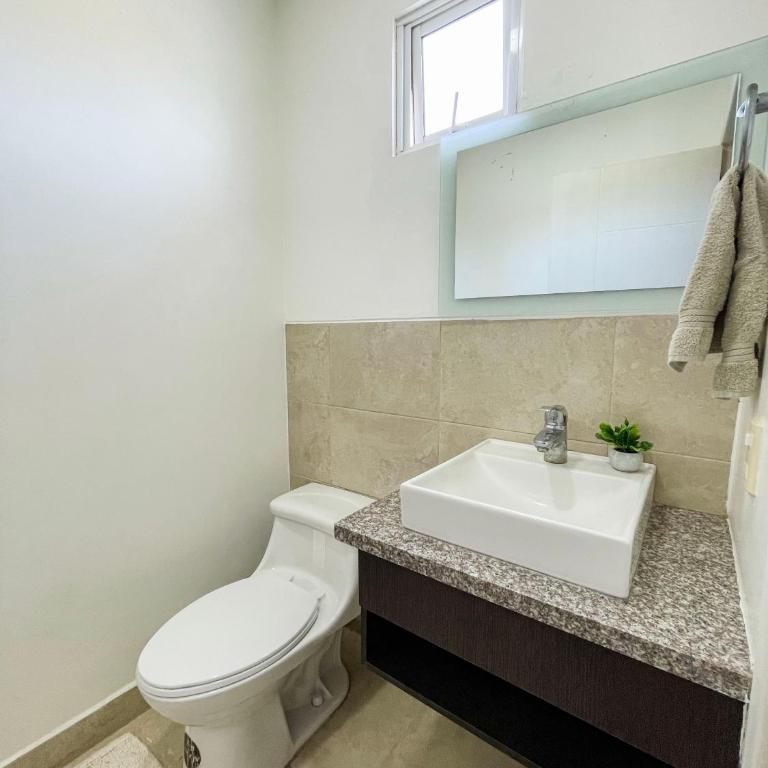 Departamento familiar frente al mar - Two-Bedroom Apartment with Terrace and Sea View - 16