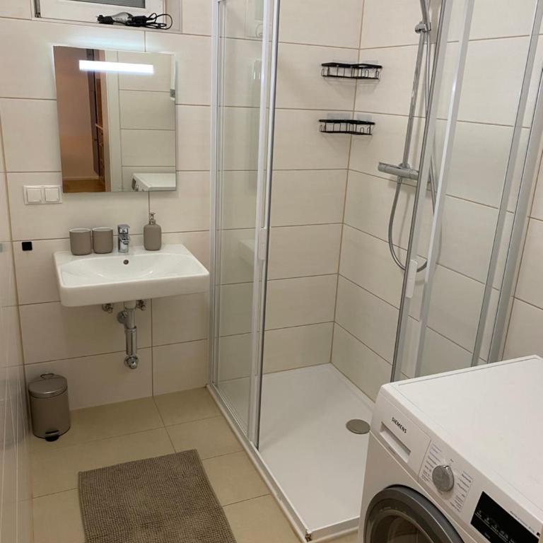 Charmante City Wohnung, perfekt für Familien und Freunde - Two-Bedroom Apartment - 4