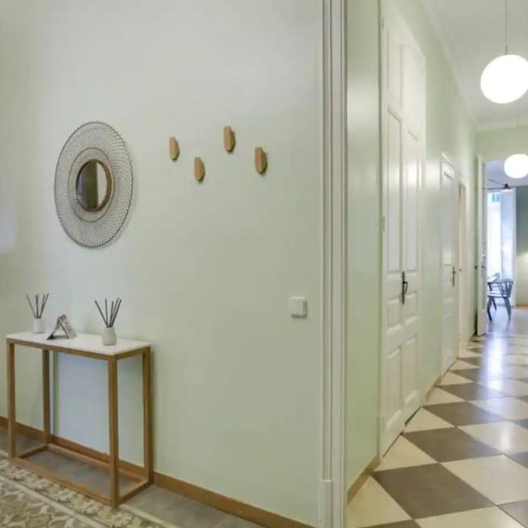 Passeig Sant Joan - Three-Bedroom Apartment - 16