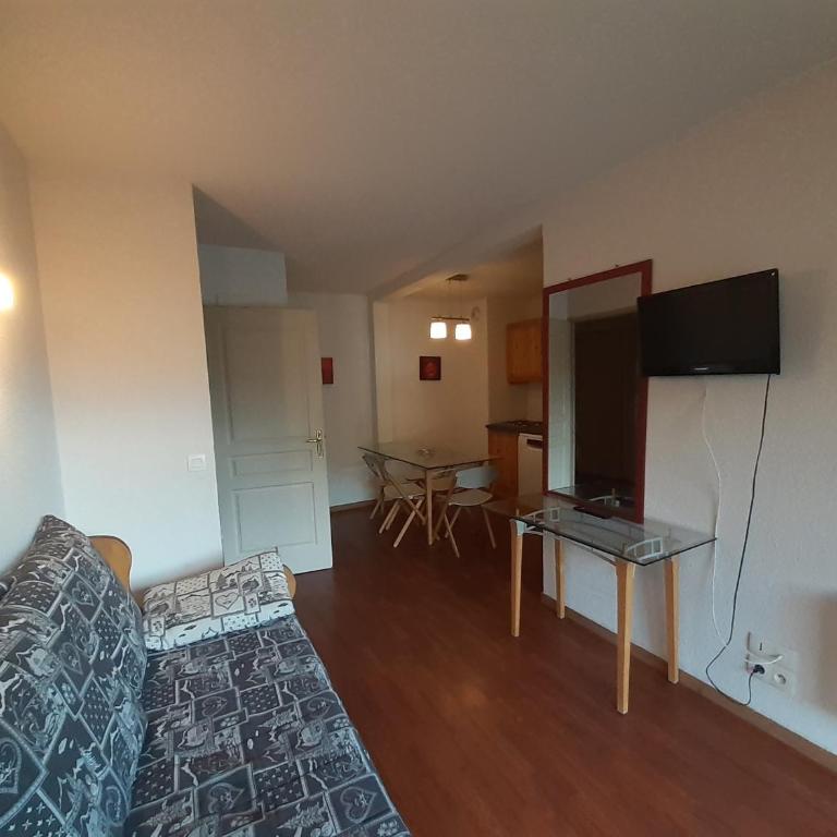 Appartement 3 pièces proche télécabine, 2 chambres, skis aux pieds, parking offert - FR-1-561-135 - Appartement - 1