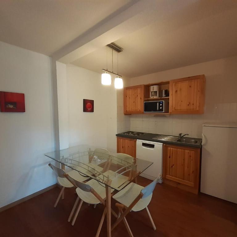 Appartement 3 pièces proche télécabine, 2 chambres, skis aux pieds, parking offert - FR-1-561-135 - Appartement - 4