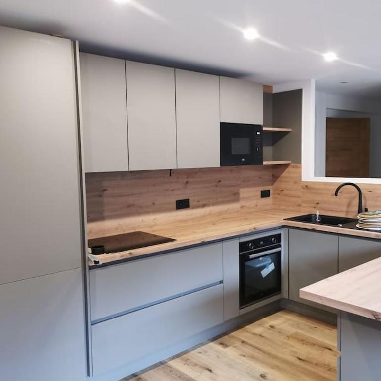 Au pied des pistes - grand appartement 200m2 14 pers - Appartement - 13