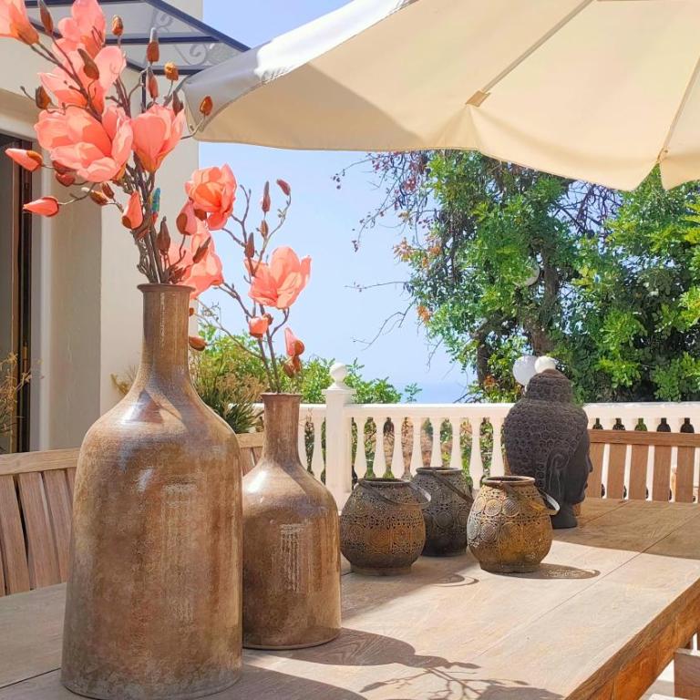 Finca La Vida Loca- For adult guests - Three-Bedroom Apartment - 24