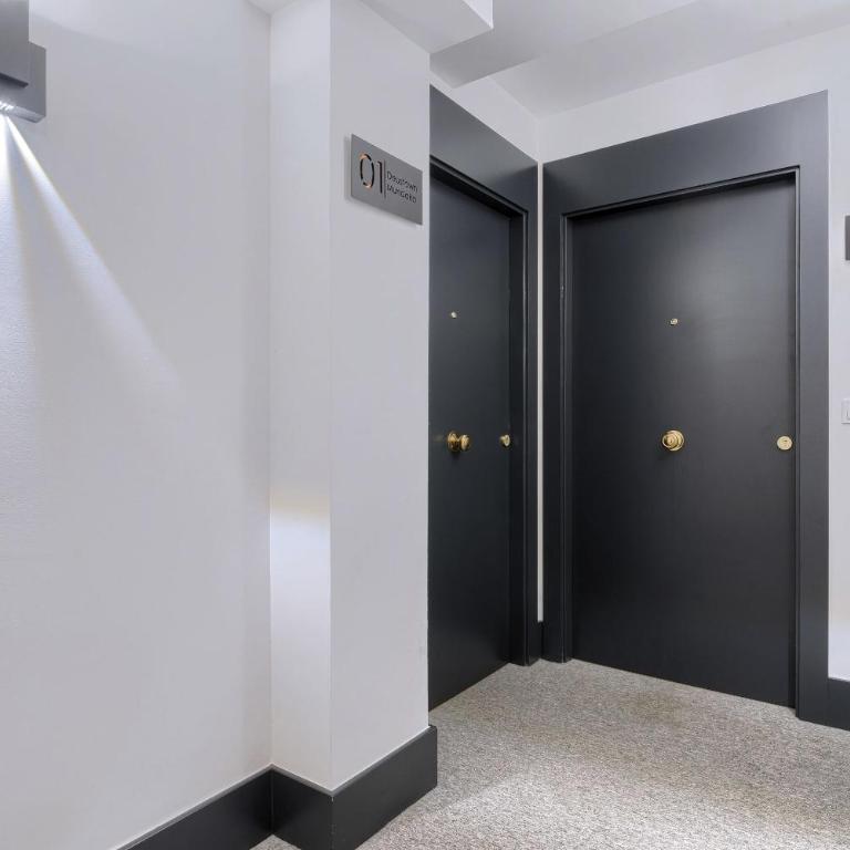 Deustown Apartamentos - Three-Bedroom Apartment - 2