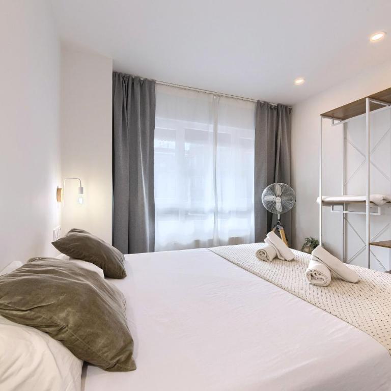 Deustown Apartamentos - Three-Bedroom Apartment - 5