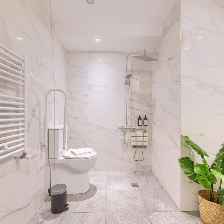 Deustown Apartamentos - Three-Bedroom Apartment - 7