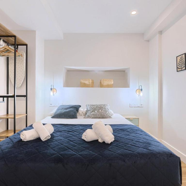 Deustown Apartamentos - Three-Bedroom Apartment - 10