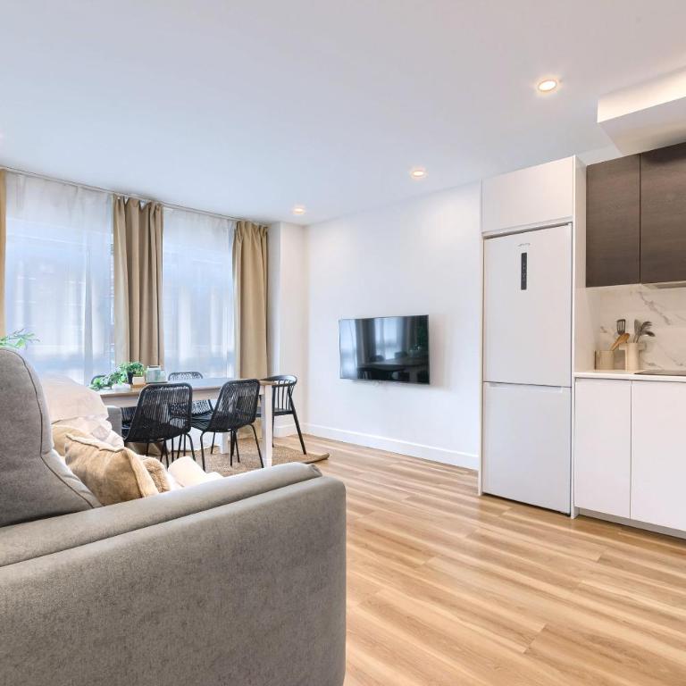 Deustown Apartamentos - Three-Bedroom Apartment - 13