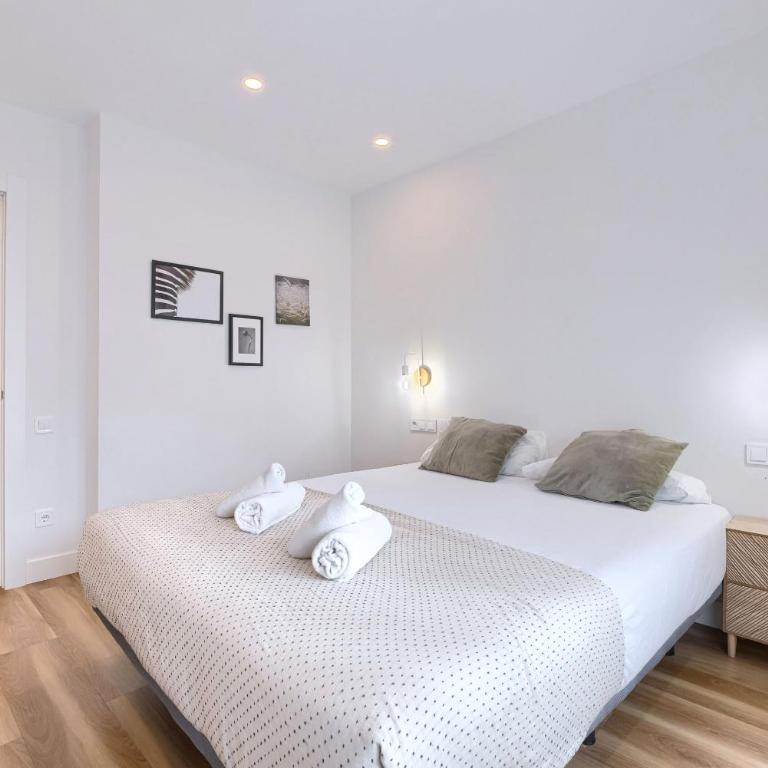 Deustown Apartamentos - Three-Bedroom Apartment - 16