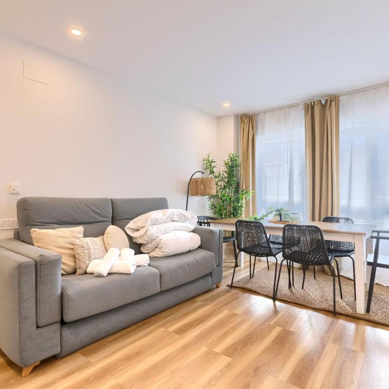 Deustown Apartamentos - Three-Bedroom Apartment - 17