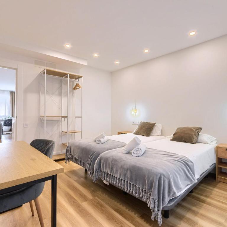 Deustown Apartamentos - Three-Bedroom Apartment - 20