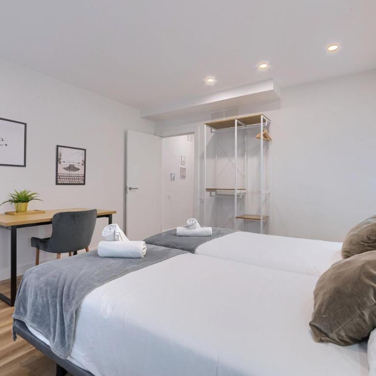 Deustown Apartamentos - Three-Bedroom Apartment - 21