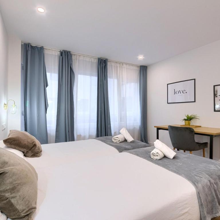 Deustown Apartamentos - Three-Bedroom Apartment - 22