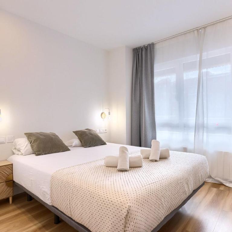 Deustown Apartamentos - Three-Bedroom Apartment - 23