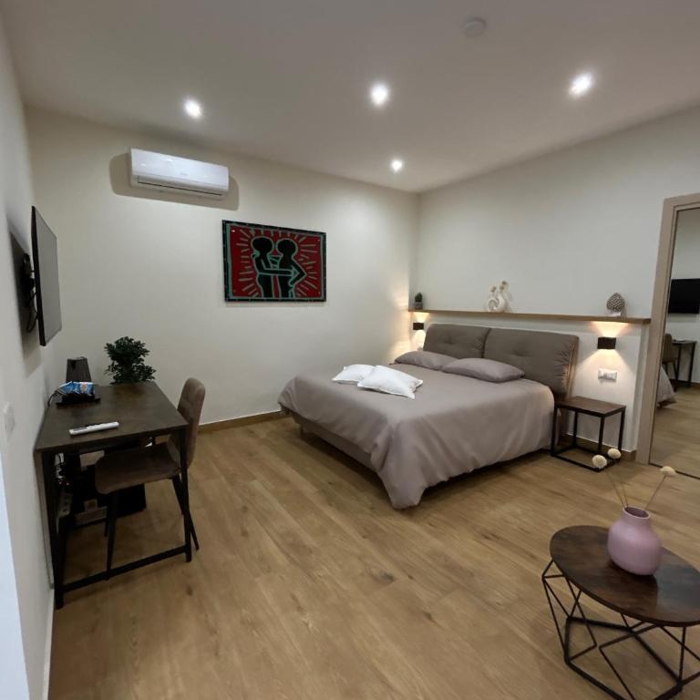Somnia Luxury Rooms - Camera Tripla con Terrazza - 5