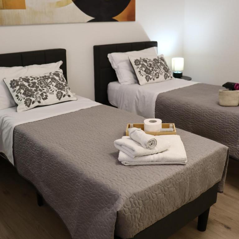 Palermo Mia - Double or Twin Room with Private Bathroom - 24