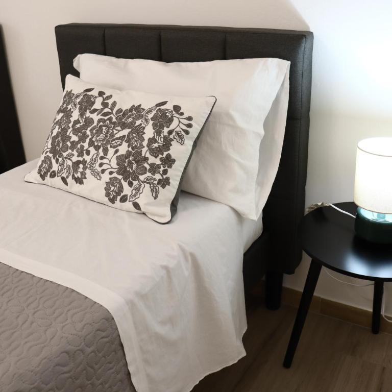Palermo Mia - Double or Twin Room with Private Bathroom - 20