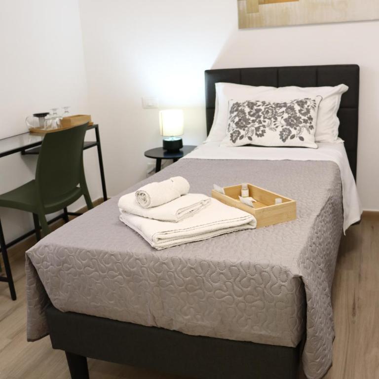 Palermo Mia - Double or Twin Room with Private Bathroom - 27