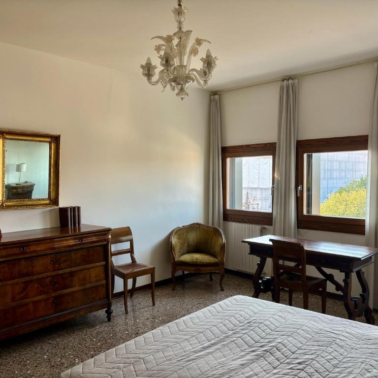 Large Three-bedroom Apartment with Canal View in Cannaregio - Three-Bedroom Vacation Home - 7