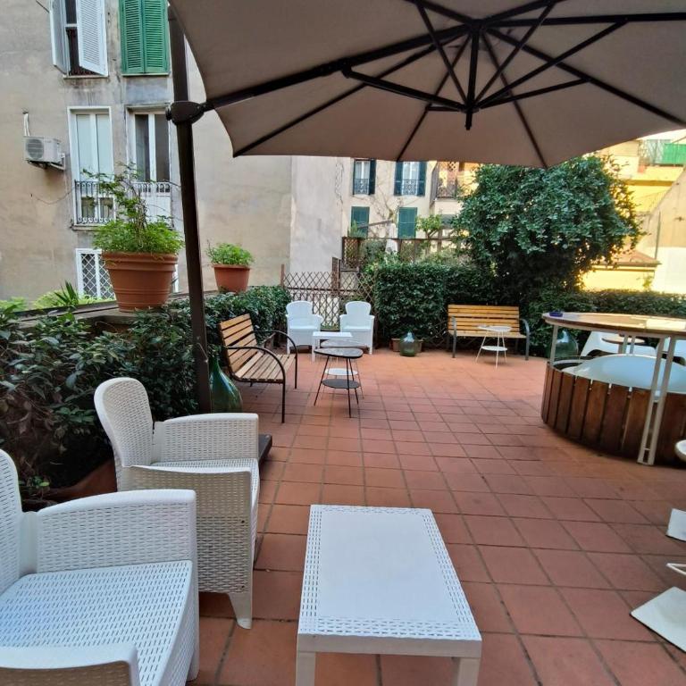 Trevi Contemporary Suite - Camera King - 28