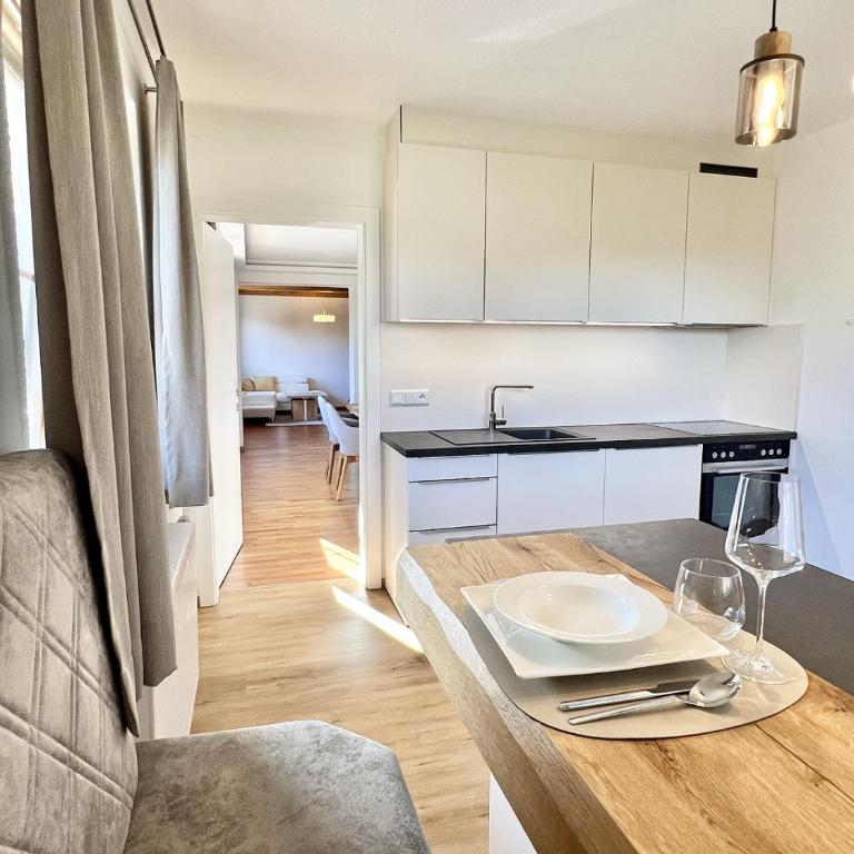Appartement Pauline - Two-Bedroom Apartment with View - 22