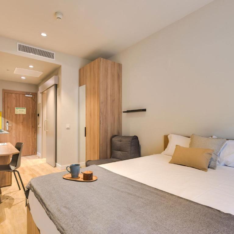 Livensa Living Studios Valencia Viveros - Superior Double Room - 1