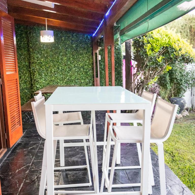 Casa con pileta exclusiva a 3 cuadras de la costanera Villa Carlos Paz IG alquilervillacarlospaz - Casa de 3 dormitorios - 4
