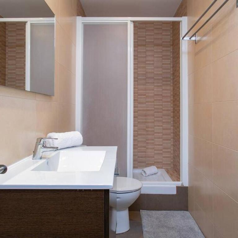 Canela Homes BARCELONA VALÈNCIA - Three-Bedroom Apartment - 2