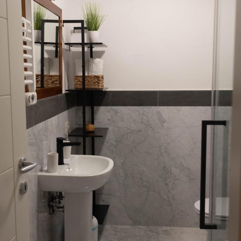 Boutique Grifone - Camera Matrimoniale con Bagno Privato - 3
