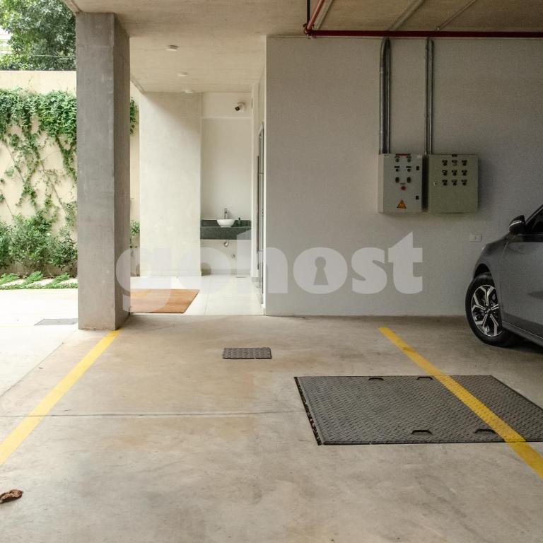 Modern 2 bedroom apt close to Paseo La Galeria - Apartment - 24
