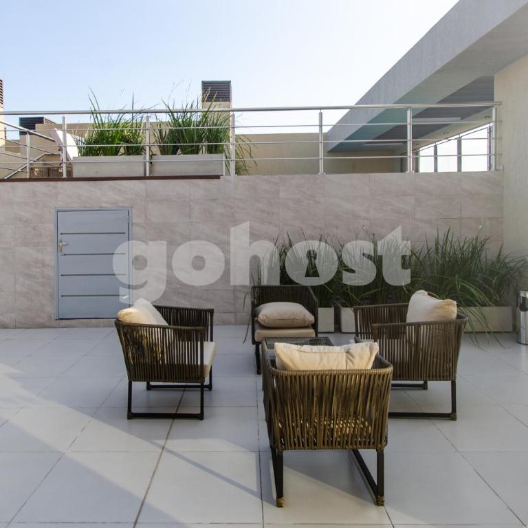 Modern 2 bedroom apt close to Paseo La Galeria - Apartment - 32