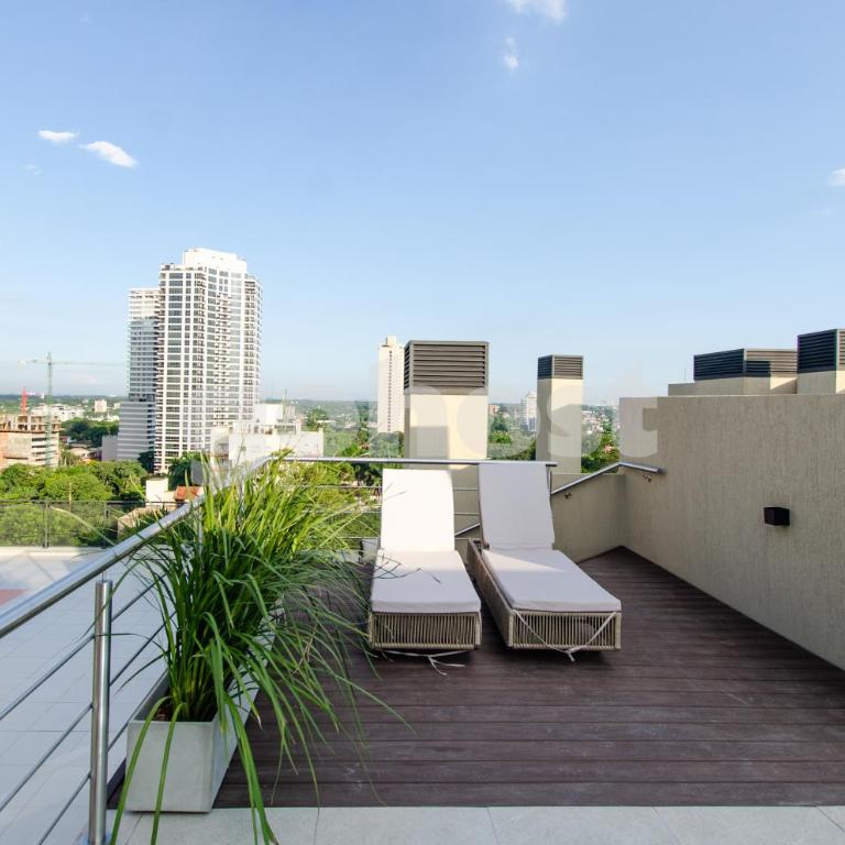Modern 2 bedroom apt close to Paseo La Galeria - Apartment - 31