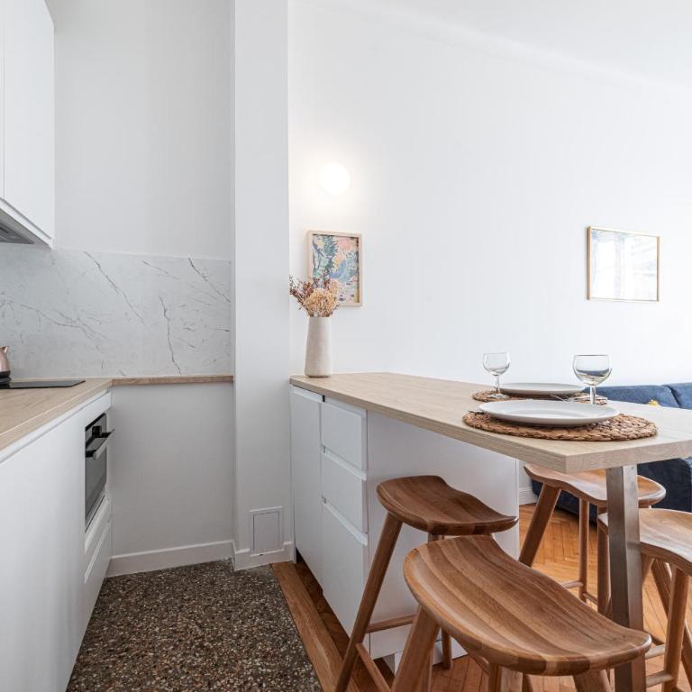 10 AMIRAL 201 - Magnifique apt - 2 chambres - Centre-ville - Appartement 2 Chambres - 17